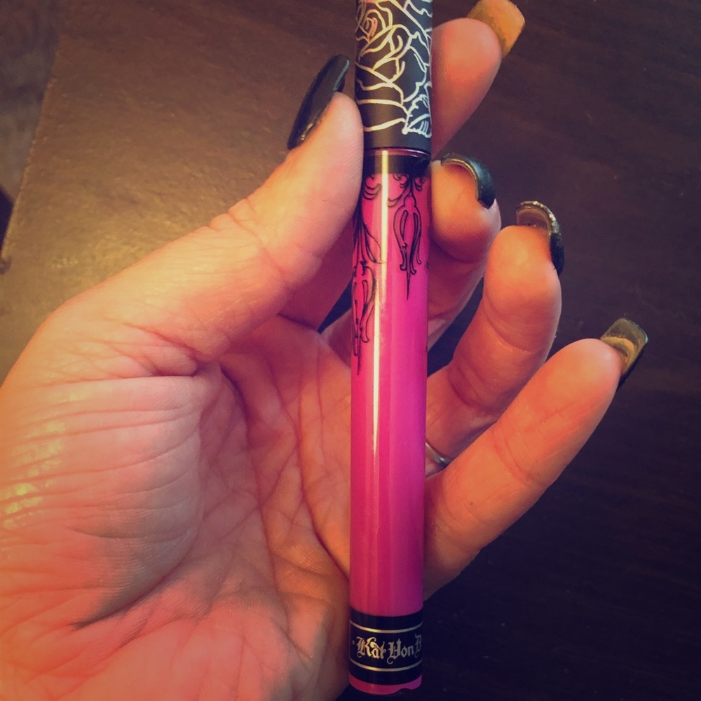 Kat von d liquid lip stick bold fuchsia-K-DUB